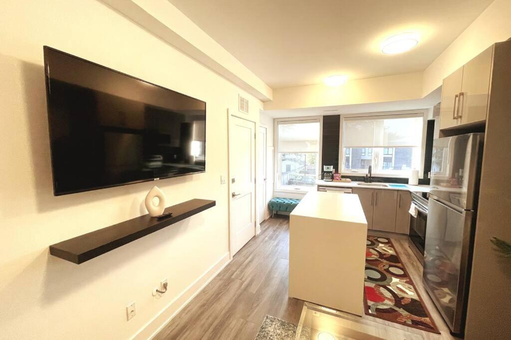 Exquisite, Bright & Modern Condo. Niagara Falls Exterior photo